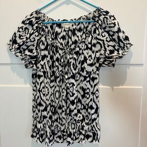 St. John's Bay Women's‎ Large Top Blouse Black White Print Ruffle scoop Neckline